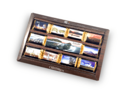 Chocolates con fotos de destinos turísticos del Ecuador.