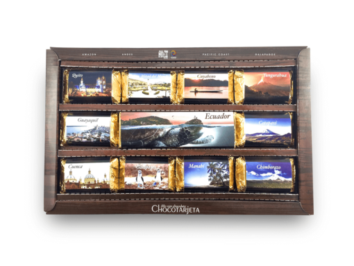 Chocolates con fotos de lugares turísticos del Ecuador.